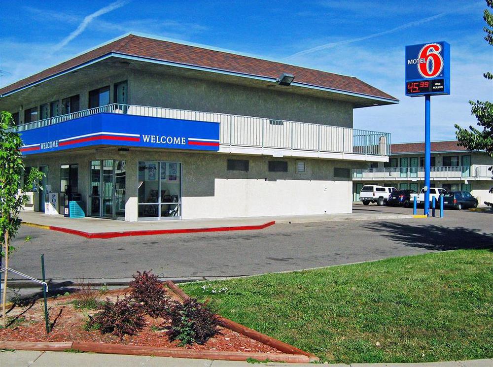 Park Inn By Radisson, Thornton Exterior photo